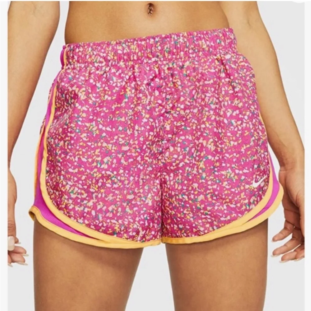 Nike Women’s Pink Floral Shorts size XS (0-2)
